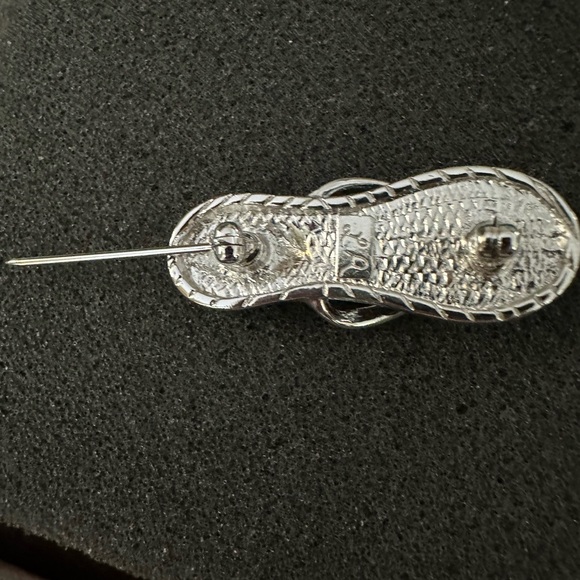 Lady Remington, Vintage Lia Sophia, Blue Flip Flop Pin w/AB Crystals.Silver Tone - Picture 9 of 12